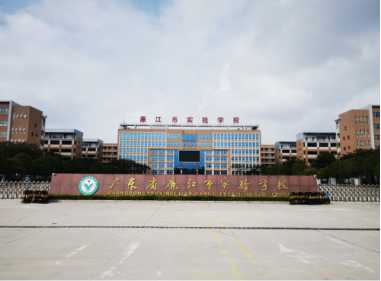 廣東廉江市實驗學校變頻空氣能熱泵案例